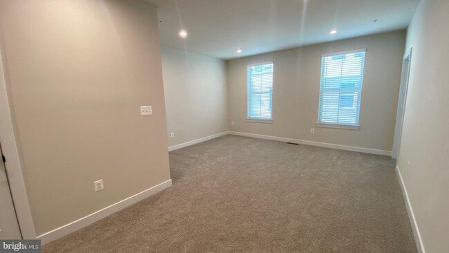 Building Photo - 2528 VERONA Pl