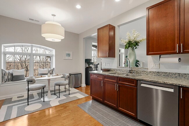 Building Photo - 1800 Amberley Ct