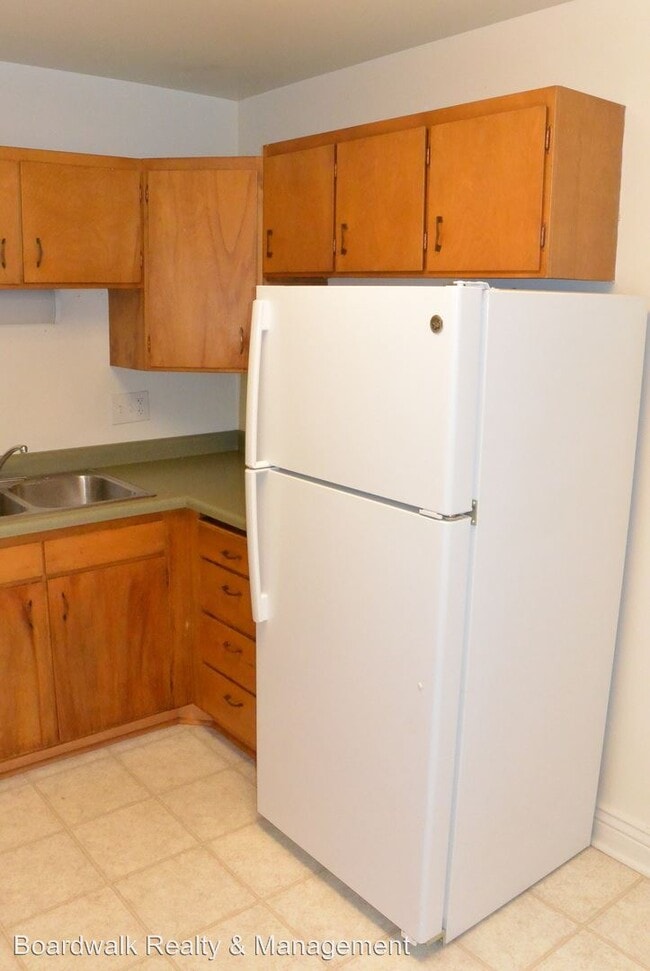 Building Photo - 675 E 5th Ave