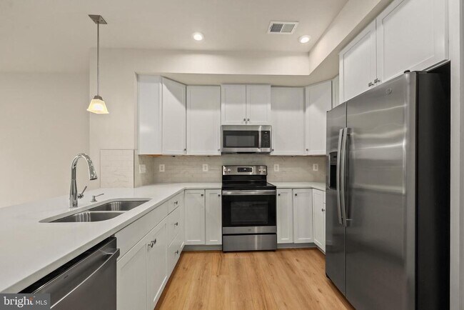 Building Photo - 1733 Dunnington Pl