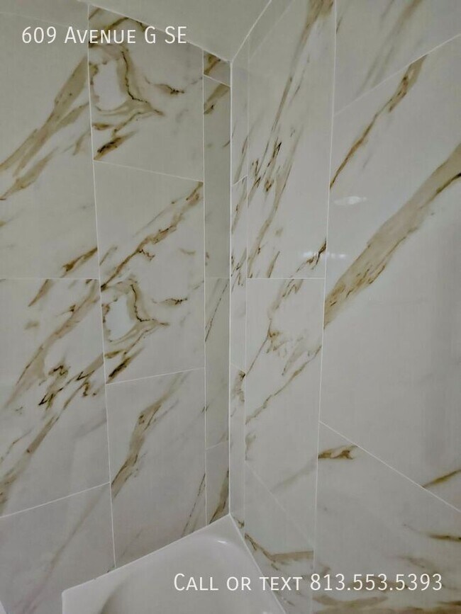 Building Photo - 609 Ave G SE