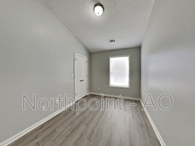 Building Photo - 8616 Thomas Ln