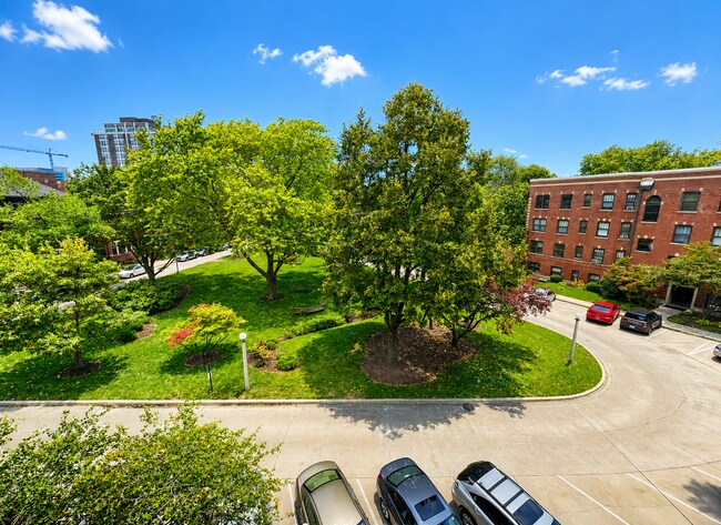 Building Photo - 5447 S E View Park