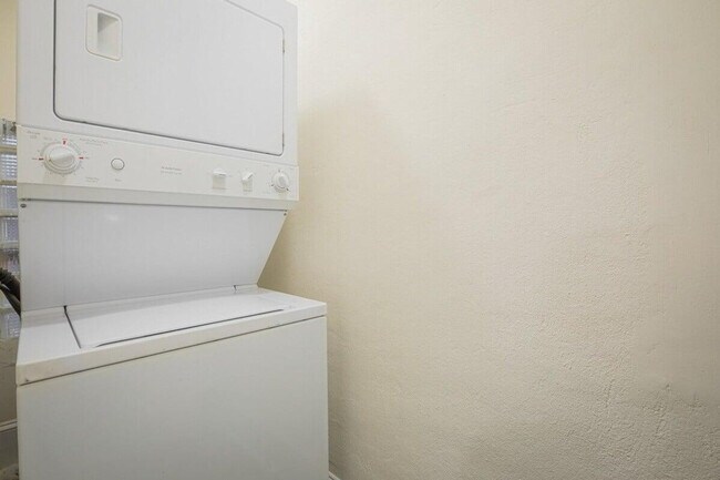 Building Photo - 840 Bobbin Mill Rd