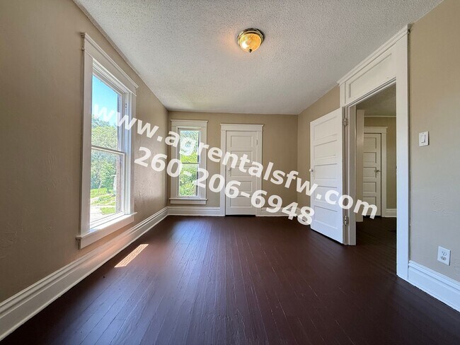 Building Photo - 2411 Fox Ave