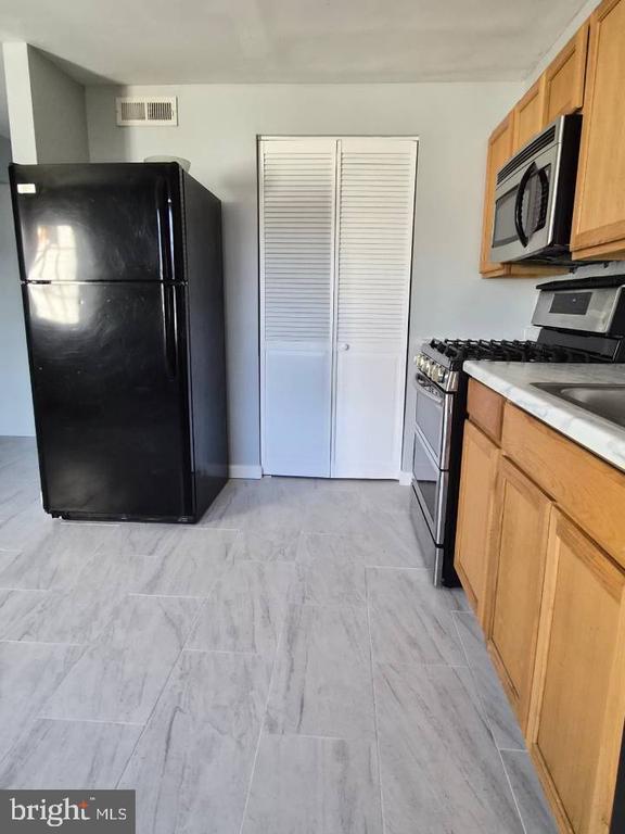 Building Photo - 7948 Eastdale Rd