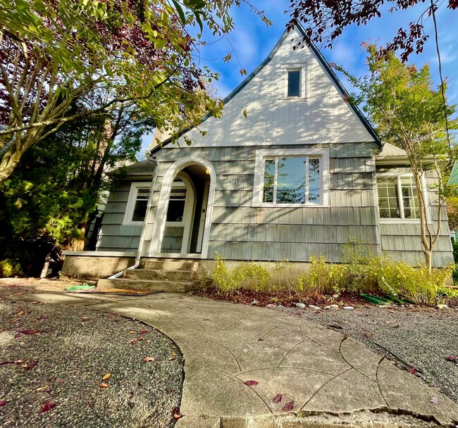 Primary Photo - Upgraded 3bd/2bath Laurelhurst Home w/ Pri...