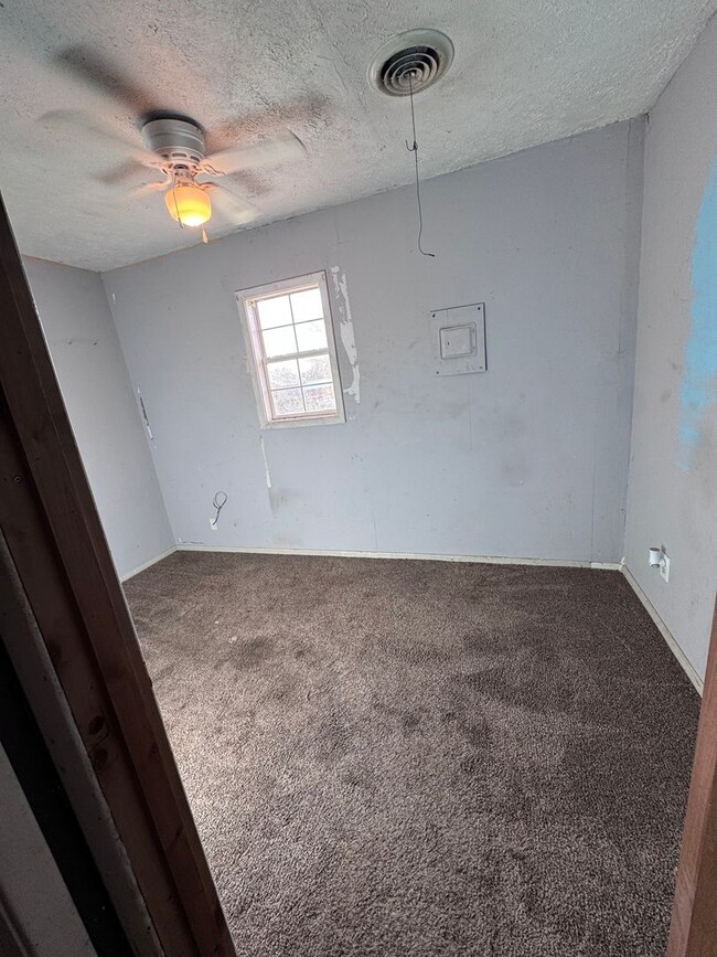 Building Photo - Quaint 2 bed 1 bath