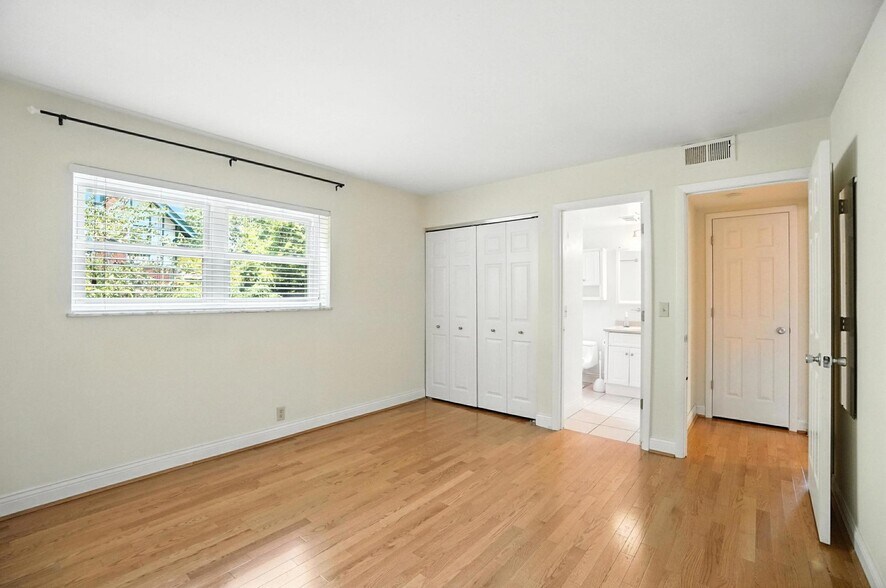 Building Photo - 2270 Madison Rd