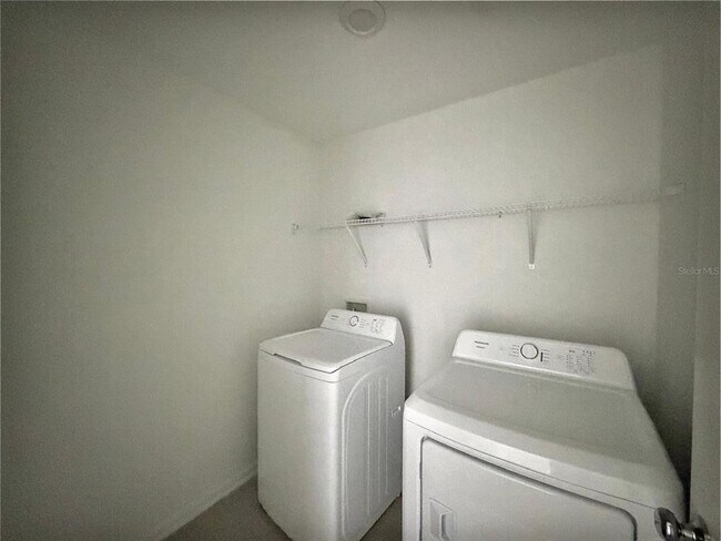 Building Photo - 2142 Chris Dr