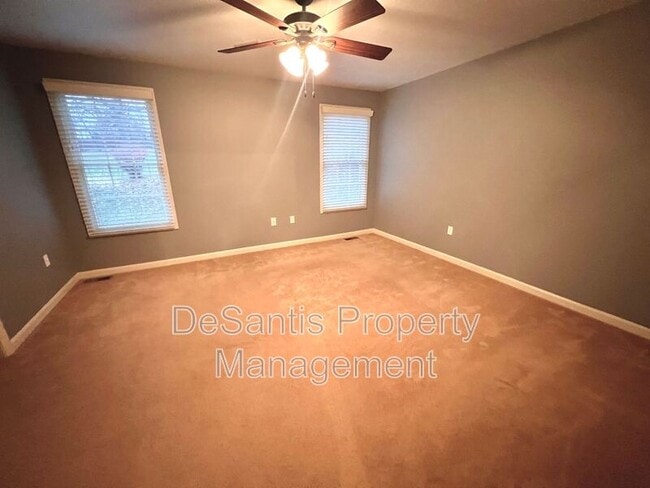 Building Photo - 945 Montclair Dr