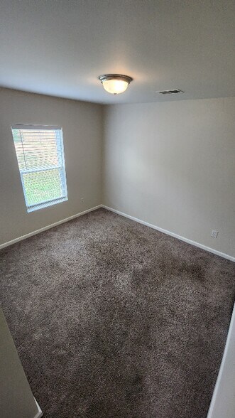 Building Photo - 4041 Liberty Ests Dr