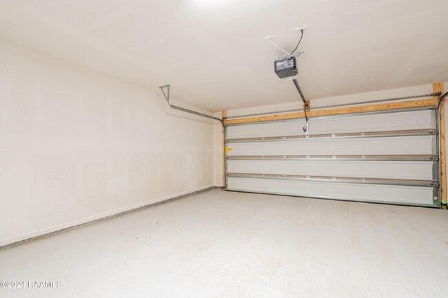 Building Photo - 1802 Saddle Back Rdg