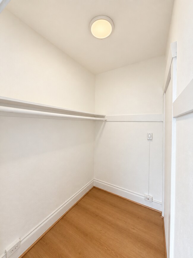 Building Photo - 929 O'Farrell St