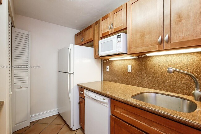 Building Photo - 8650 SW 67th Ave