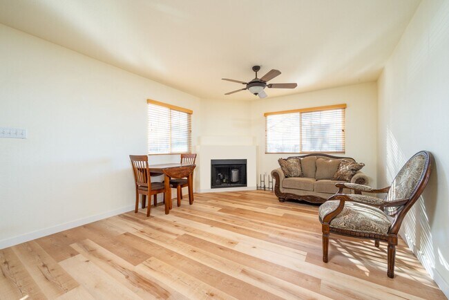 Building Photo - Available Now this Lovely One Bedroom Condo