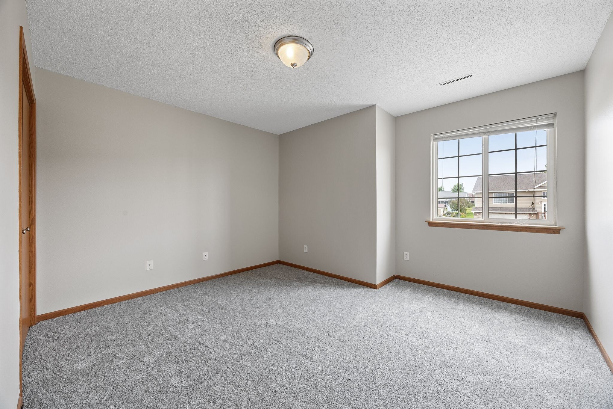 Building Photo - 533 E Goldfinch Dr
