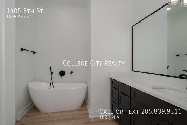 Building Photo - 1405 8th St