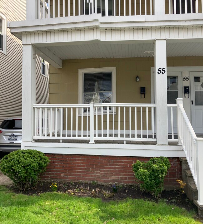 Building Photo - 55 E Hazeltine Ave