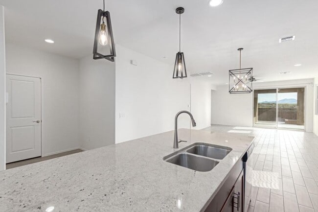 Building Photo - 14058 E Red Pine Pl