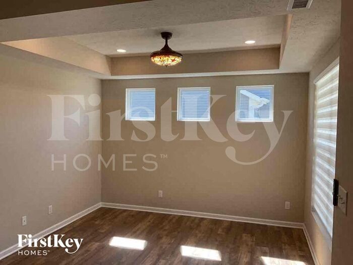 Building Photo - 6723 Sonora Blvd