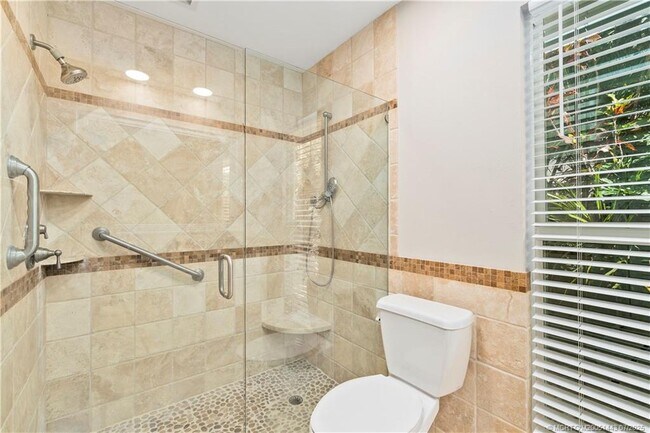 Building Photo - 7 Riverview Dr