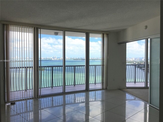Building Photo - 1750 N Bayshore Dr