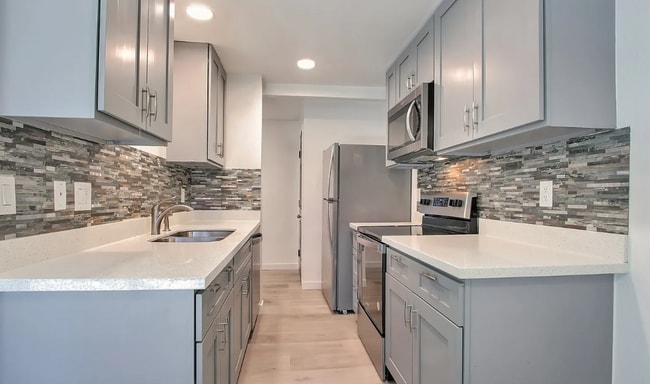 Building Photo - Fully Renovated AUBURN condo
