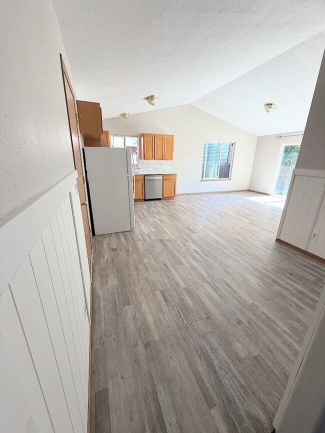 Building Photo - Spacious Keizer Home with Large Fenced Backyard