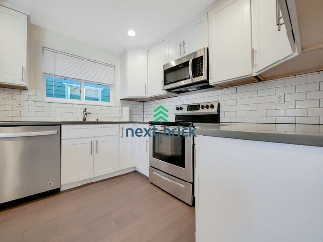 Building Photo - 3 Bed 1 Bath Charming Seattle Home is Ready for Rent!
