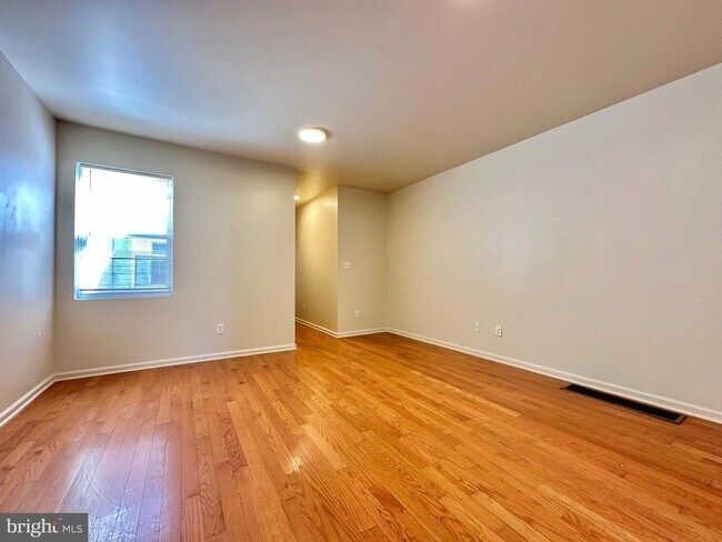 Building Photo - 2233 N Camac St