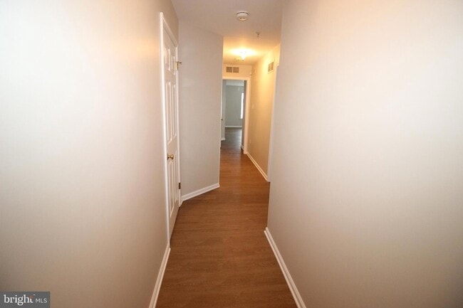 Building Photo - 1004 Julian Dr W