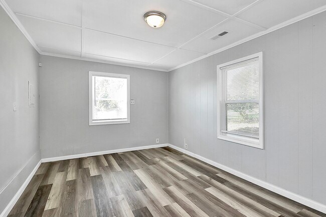 Building Photo - 4023 Brown Dr