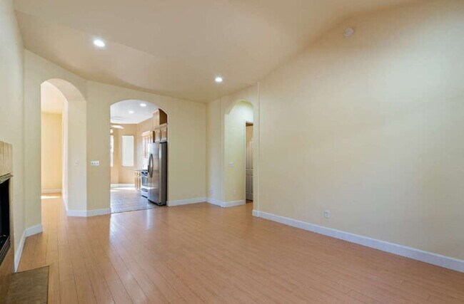 Building Photo - 2621 Mysin Way