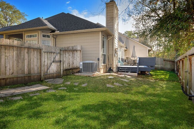 Building Photo - 182 N Valley Oaks Cir