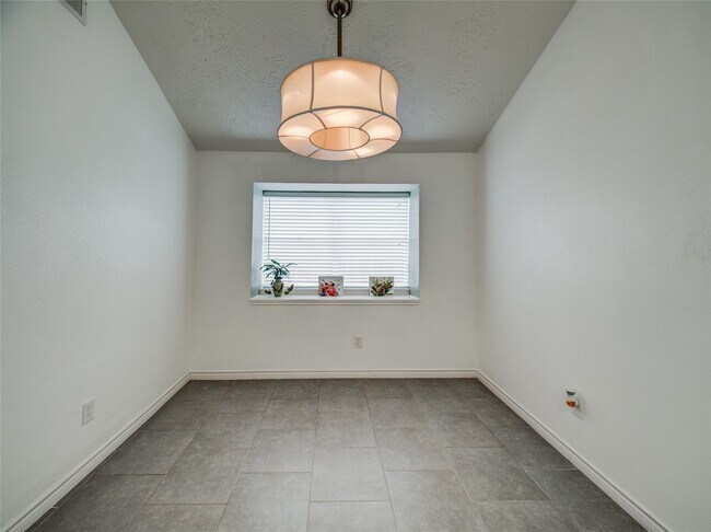 Building Photo - 7114 Buchanan Dr