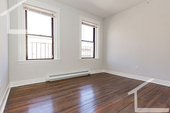 Building Photo - 8/1 No Fee! - Renovated junior 1BR with laundry in unit!