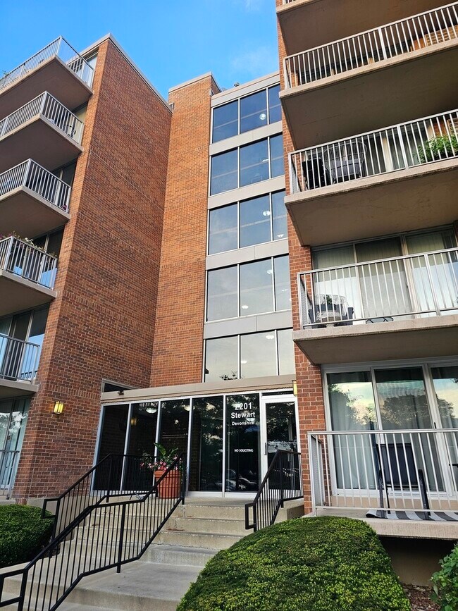 Building Photo - 2201 S Stewart Ave
