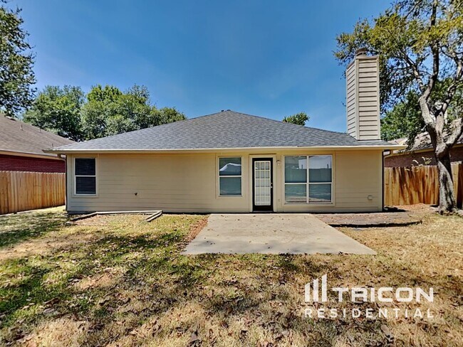 Building Photo - 221 Mesa View