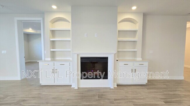 Building Photo - 15319 Lucerna St