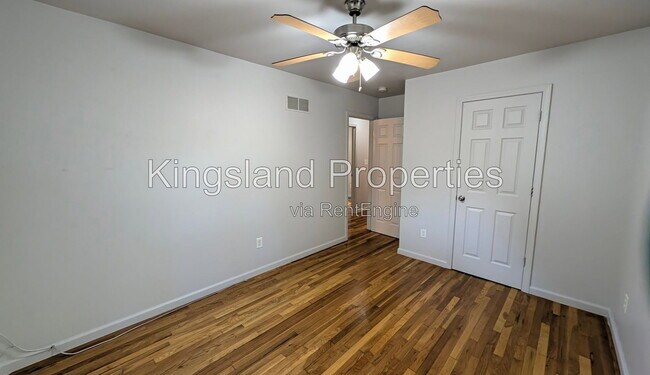 Building Photo - 272 Elmdale Dr