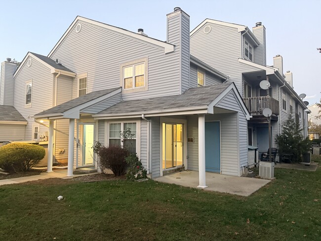 Building Photo - 42 Tanglewood Ct