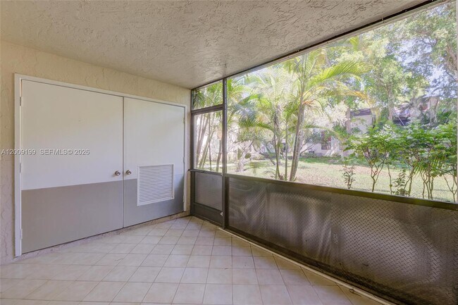 Building Photo - 20160 NE 3rd Ct