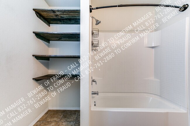 Building Photo - 1128 Foxglove Ln