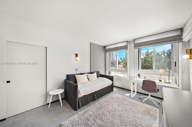 Building Photo - 785 Crandon Blvd