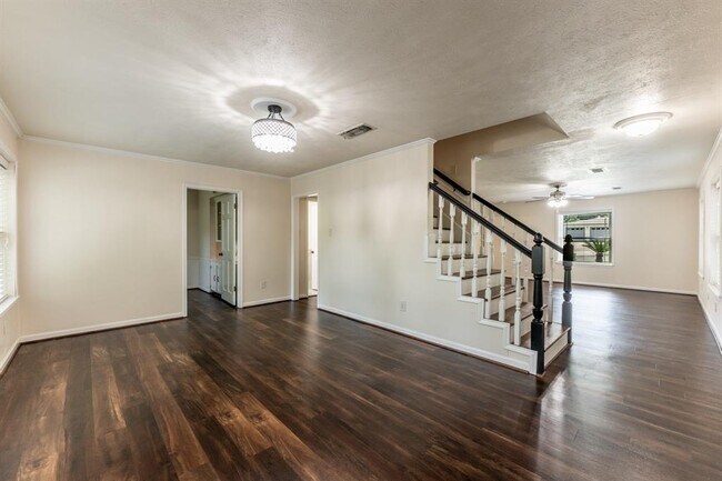Building Photo - 1006 Amesbury Ct