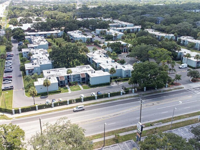 Building Photo - 2876 Somerset Park Dr