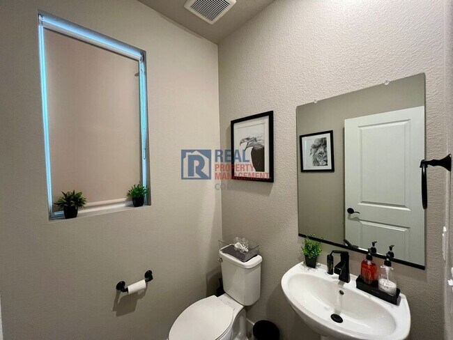 Building Photo - 385 Baler Ct