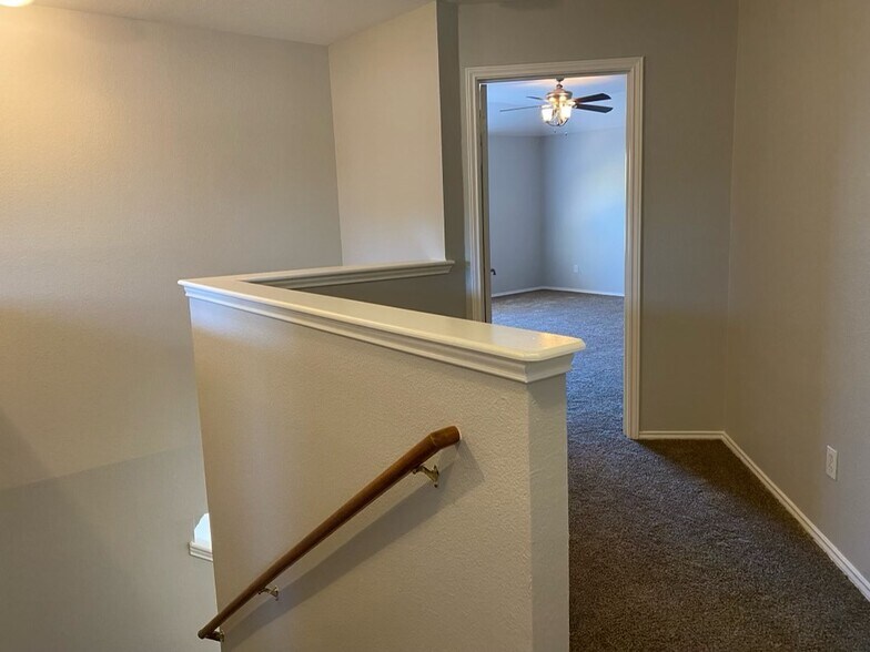 Building Photo - 2326 Clover Ridge Dr