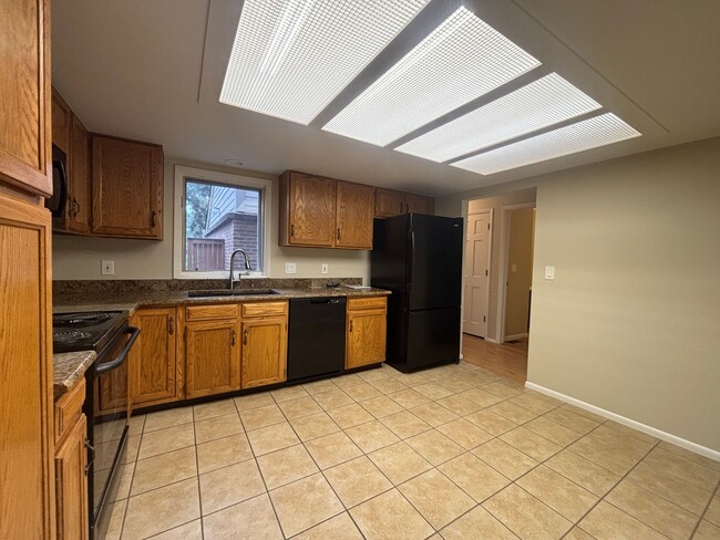 Building Photo - Large 3 bedroom, 2.5 bath townhome with 2-car garage!